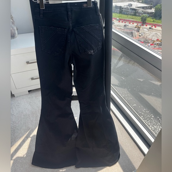 SHYANNE WOMEN'S HIGH RISE SUPER FLARE TULIP JEANS SIZE 27 - Picture 5 of 16